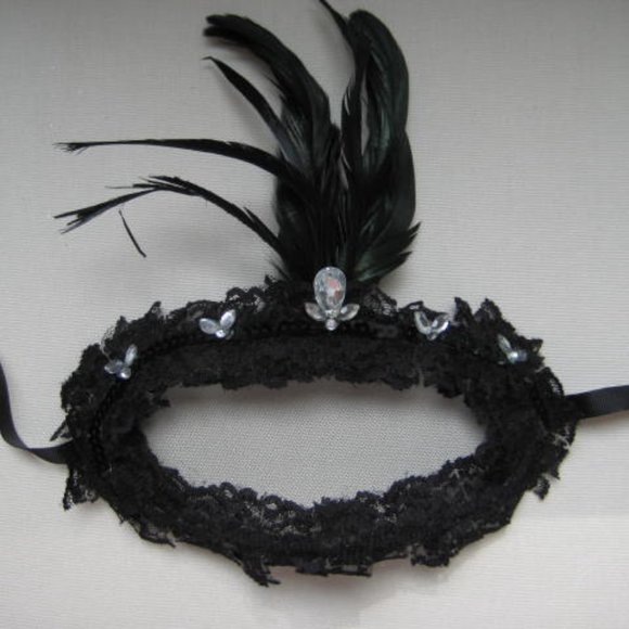 NWT in BOX Pottery Barn Black Mask Adult Masquerade Halloween Lace Feathers NEW - Picture 1 of 9